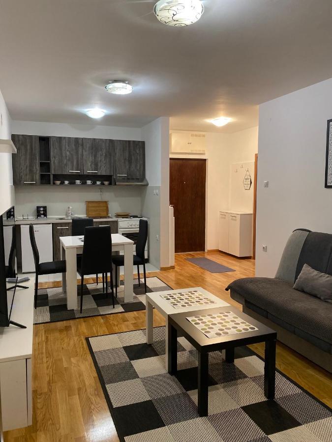 Family Home Nis , Free Parking Exterior photo